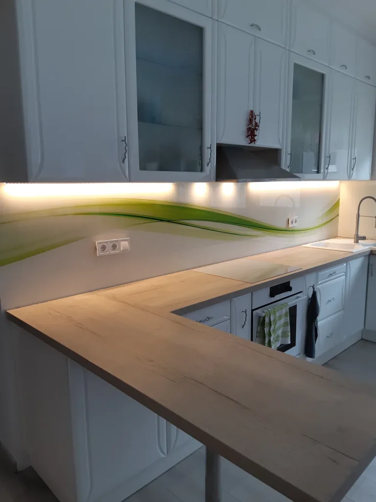 konyhai üvegfal fröccsenésgátló üveg szerelés Budapest