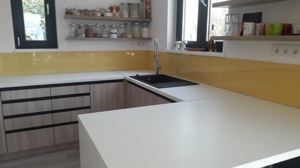 konyhai üvegfal fröccsenésgátló üveg szerelés Budapest