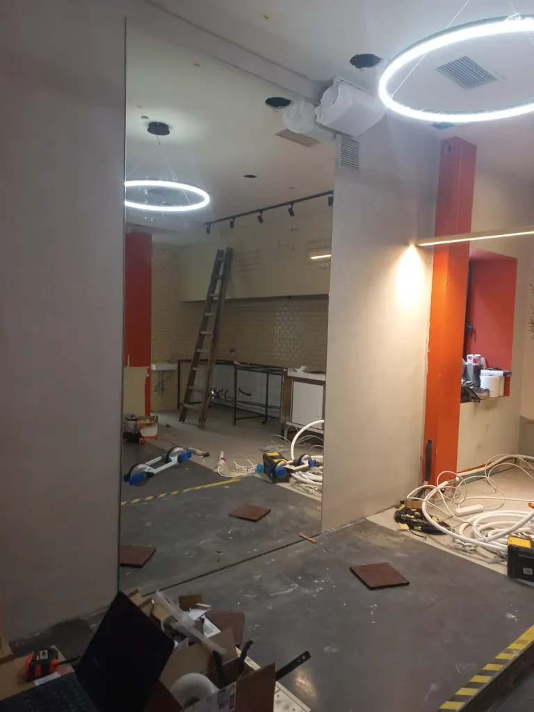 üveg biztonságos tolóajtó készítés Budapest üveges