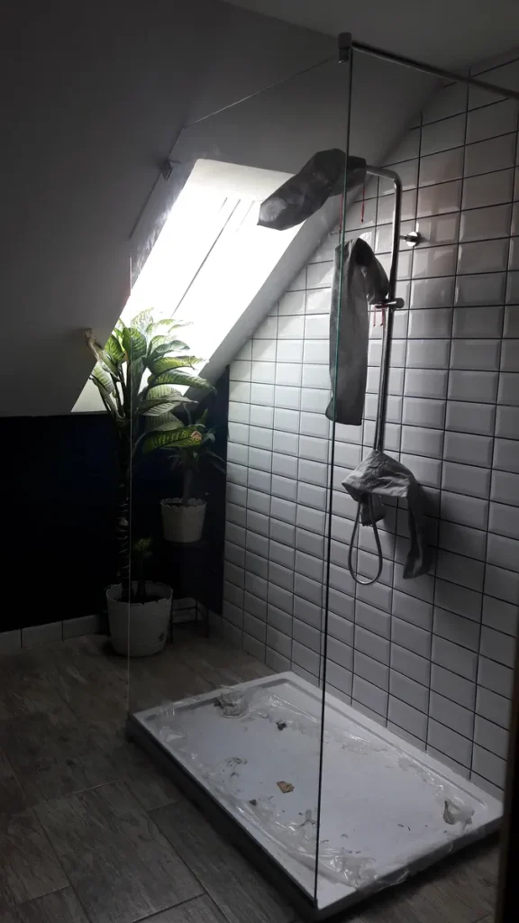 üveg biztonsági üveg tolóajtó zuhanykabin beépítése üveges Budapest