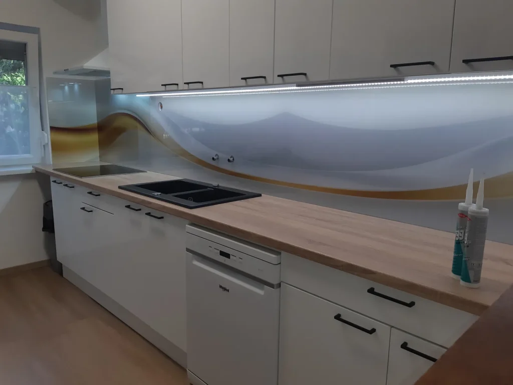 konyhai üvegfal fröccsenésgátló üveg szerelés Budapest