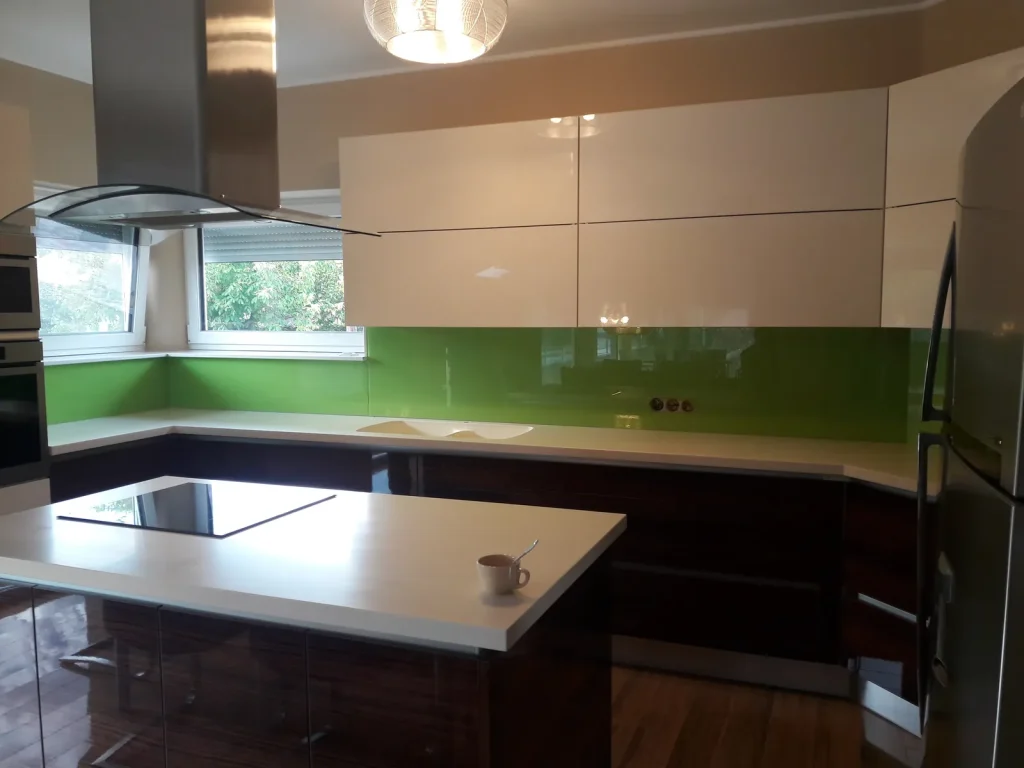 konyhai üvegfal fröccsenésgátló üveg szerelés Budapest