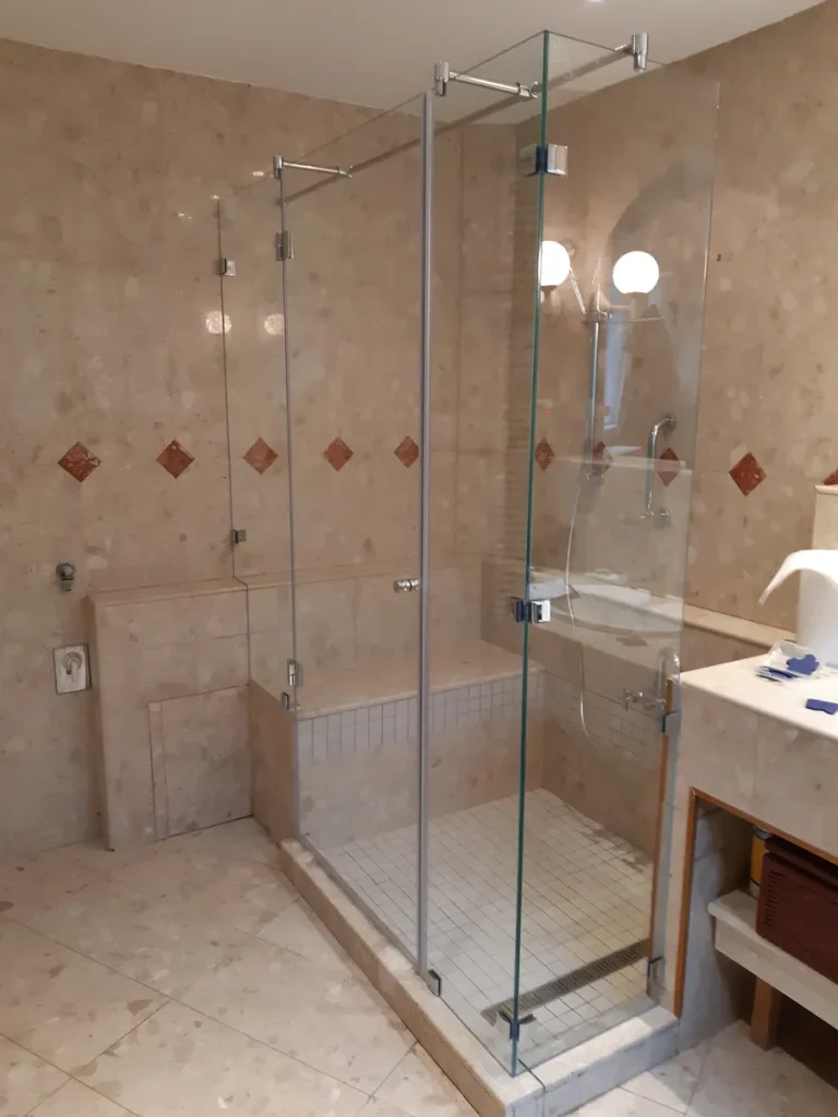 biztonsági üveg zuhanykabin beépítése üveges Budapest