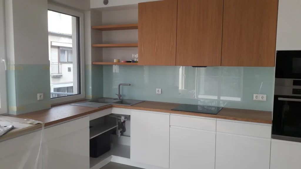 konyhai üvegfal fröccsenésgátló üveg szerelés Budapest